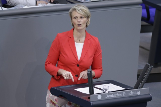 CDU Bundestagsabgeordnete Anja Karliczek Deutschland Berlin Bundestag Plenum Betriebsrentenstä