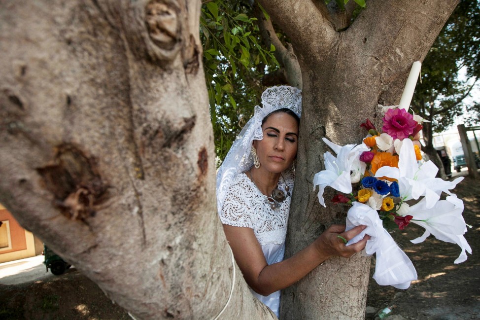 Wedding ceremony between people and trees takes place in San Jacinto Amilpas