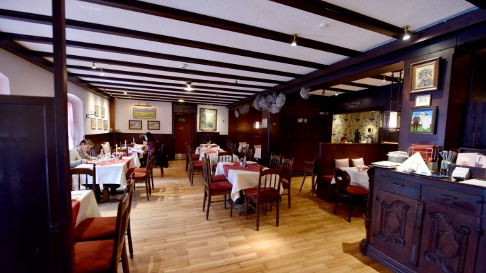 Gastronomie: In der großen Wirtsstube des Weichandhofs wurde ebenso umfangreich renoviert wie in den anderen Räumen des Restaurants.