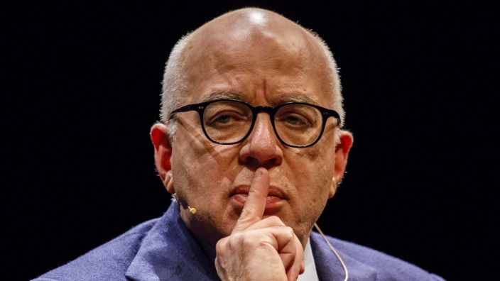 Michael Wolff Speaks About 'Fire And Fury' In Hamburg