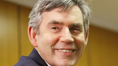 Großbritannien: Großbritanniens Premier Gordon Brown versucht, überall zu punkten.