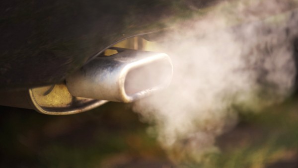 Autoabgase stroemen durch den Auspuff eines PKW Foto vom 12 10 2016 Das Bundesverwaltungsgericht