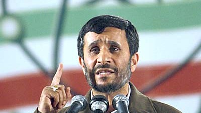 Bahman Nirumand: Am 12. Juni geht es um die Nachfolge von Irans Präsident Mahmud Ahmadinedschad, der seit 2005 im Amt ist. Bisher hat der Atmsinhaber noch nicht offiziell erklärt, dass er antritt, seine Kandidatur gilt als sehr wahrscheinlich. Viele Iraner sind unzufrieden mit seiner Regierungsarbeit, weshalb es aus dem Lager der Reformer wohl mindestens zwei Gegenkandidaten gibt.