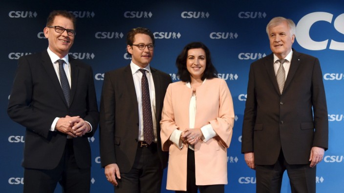 CSU: Die vier CSUler, die künftig einen Spitzenposten in der Regierung haben: Gerd Müller, Andreas Scheuer, Dorothee Bär und Horst Seehofer