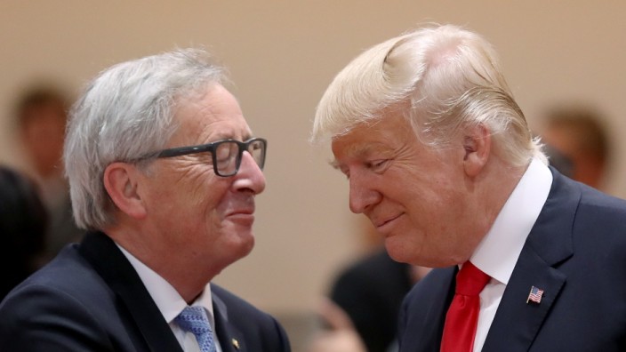 Juncker und Trump streiten über Strafzölle.