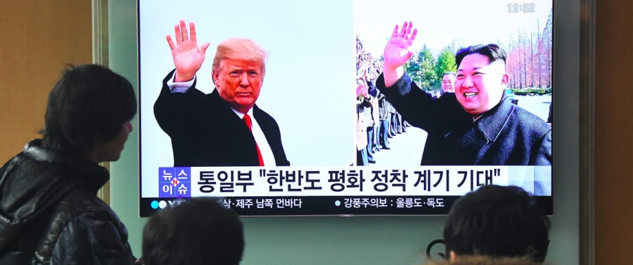 US-Präsident Donald Trump und Nordkoreas Machthaber Kim Jong-un im südkoreanischen Fernsehen.