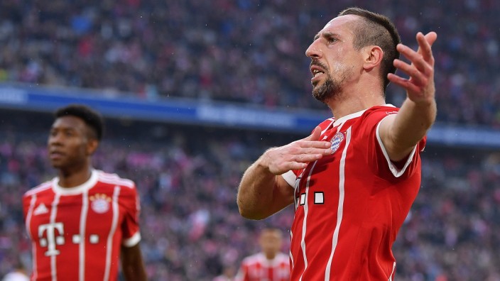 FC Bayern München: Franck Ribery feiert sein zweites Tor gegen den Hamburger SV am 26. Spieltag der Saison 2017/18.