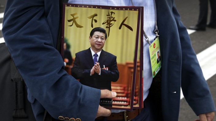 China: Personenkult um Xi Jingping: Die Macht von Chinas Staats- und Parteichef, hier auf der Titelseite eines Magazins, wurde am Sonntag beim Nationalen Volkskongress zementiert.