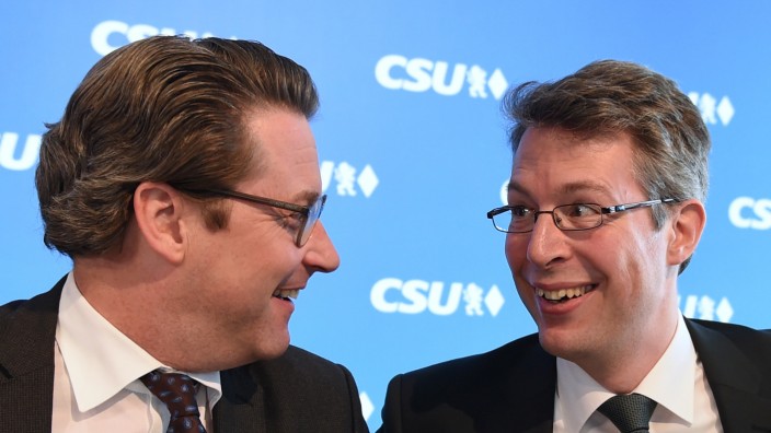 Generalsekretär Markus Blume: Andreas Scheuer (links) ist als CSU-Generalsekretär mit derber politischer Kraftmeierei aufgefallen, sein Nachfolger Markus Blume gilt als Mann der leiseren Töne. Dass er zu brav sein könnte, amüsiert ihn dennoch.