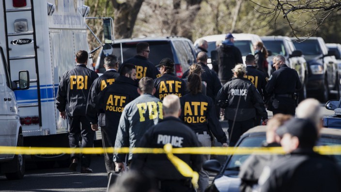 Texas: Ermittler untersuchen den Tatort nach einer Bombenexplosion in Austin, Texas.