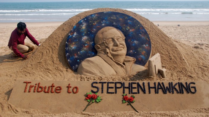 Stephen Hawking: Eine Strandskulptur zu Ehren des 2018 verstorbenen Naturwissenschaftlers.