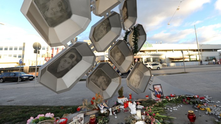 Olympia-Einkaufszentrum: Das Mahnmal am OEZ erinnert an die neun Menschen, die der Attentäter ermordet hat.