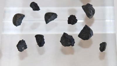 Meteoritensuche: Diese Meteoritenstücke wurden auf der dänischen Insel Lolland gefunden.