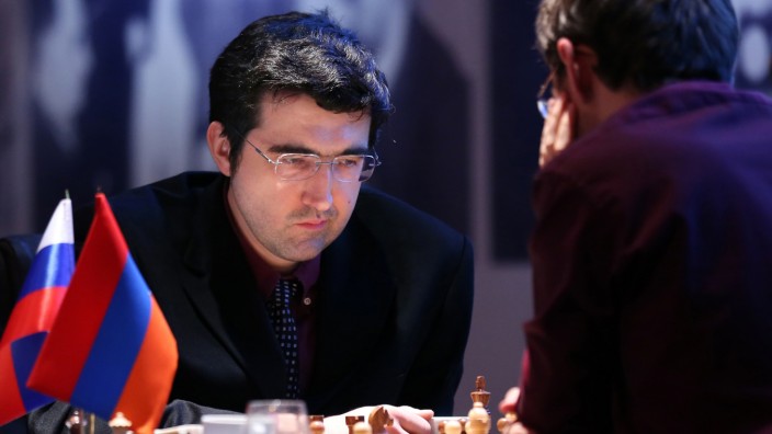Schach-Kandidatenturnier: Wladimir Kramnik (links) und Lewon Aronjan.