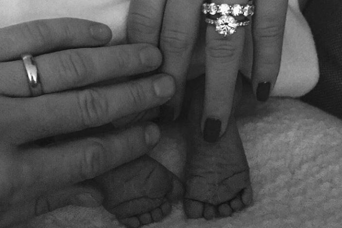 Bastian Schweinsteiger und Ana Ivanovic haben einen Sohn bekommen - und dazu das entsprechende Baby-Foto gepostet.