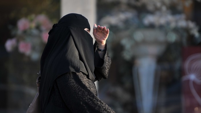 Frauenrechte im Islam: Eine verschleierte Frau in Riad. Nachdem sich der saudische Kronprinz für Liberalisierungen ausgesprochen hat, könnte dieser Anblick in Zukunft seltener werden.