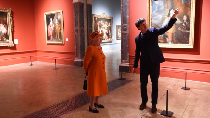 The Queen Visits The Royal Academy Of Arts