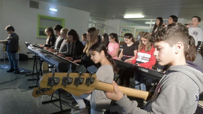 Musikunterricht: Neben den gemischten Bandklassen gibt es auch Keyboardklassen.