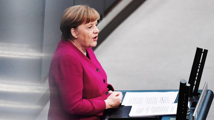 SZ Espresso: Bundeskanzlerin Merkel redet im Bundestag.
