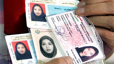 Politik kompakt: Roxana Saberi besitzt sowohl einen iranischen als auch einen amerikanischen Pass.