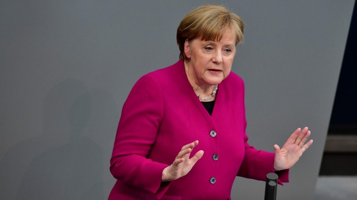 Seite Drei zur Regierungserklärung: Der Islam sei "ein Teil Deutschlands geworden", sagt Angela Merkel in ihrer ersten Regierungserklärung seit der Wiederwahl.