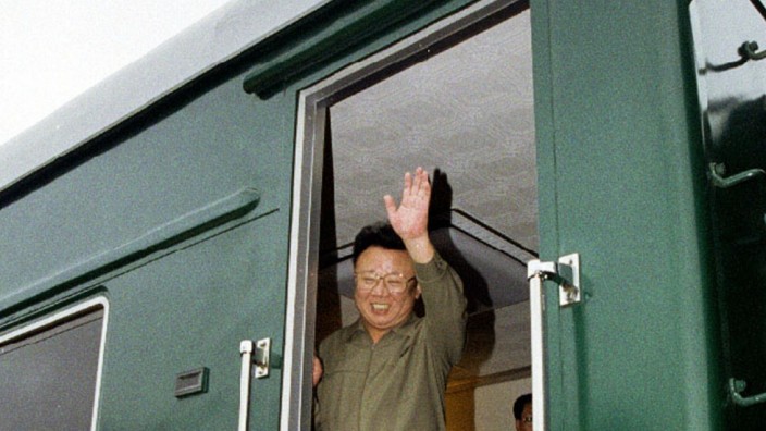 Vladivostok, russia, august 18, 2001, north koream leader kim jong il pictured greeting people from the doors of the armourd train upon his arrival on saturday at the station khasan which is situated on the border between russia and north korea,the t