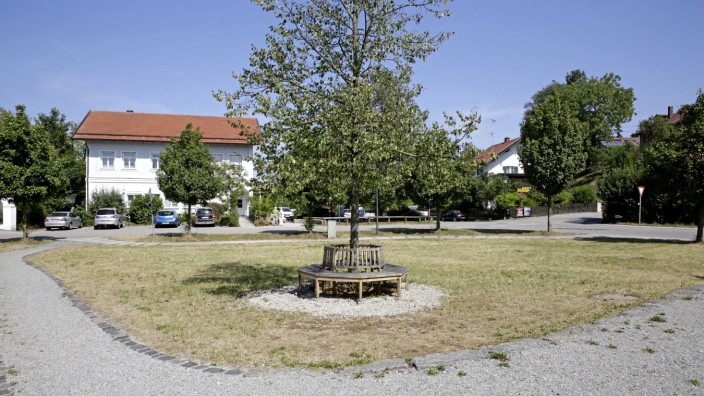 Initiative: Zur Bank am Münsinger Dorfplatz könnte eine zweite hinzukommen: eine Mitfahrbank.
