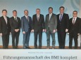 CSU-Politiker Horst Seehofer und die Staatssekretäre des Bundesinnenministeriums präsentieren sich auf einem Foto.