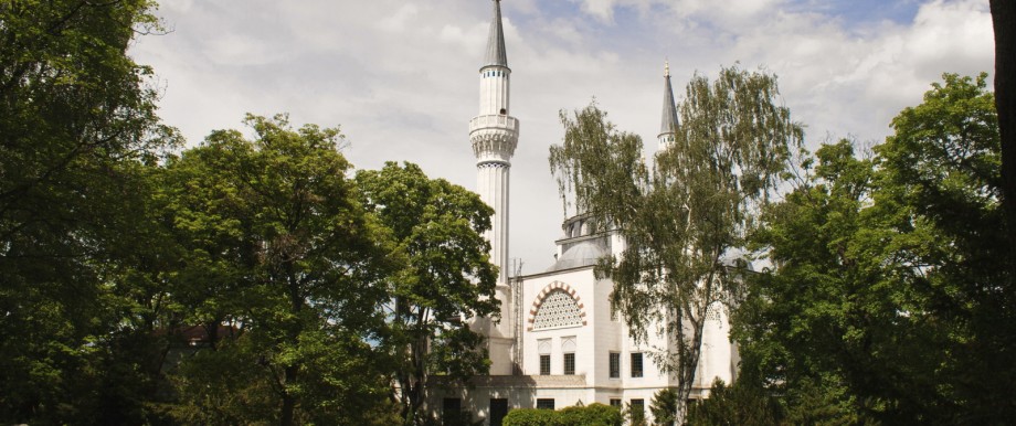 Islam in Deutschland: Die Sehitlik-Moschee am Columbiadamm in Berlin-Tempelhof