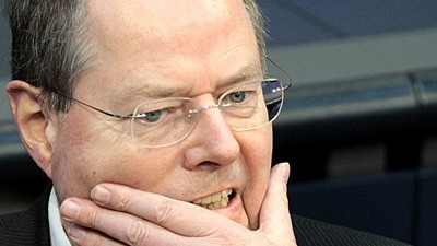 Steinbrück zur Neuverschuldung: Erwartet für 2009 eine Rekord-Verschuldung: Finanzminister Peer Steinbrück.