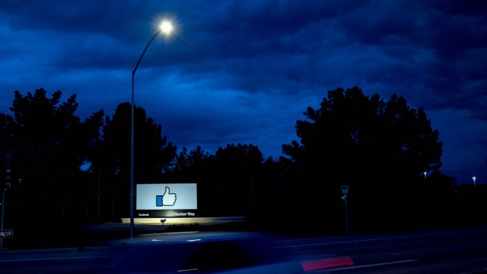 Datenmissbrauch: Facebook-Zentrale in Menlo Park, Kalifornien: Das soziale Netzwerk hat sich in die größte Krise seiner Unternehmensgeschichte manövriert.