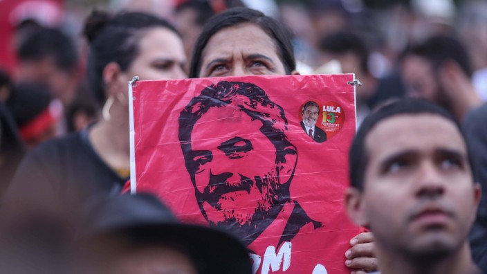 Sympathizers of former Brazilian president Luiz Inacio Lula da Silva protest in front of the Supreme