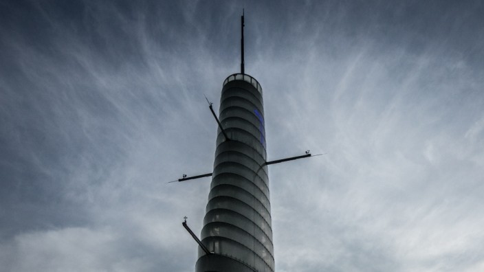 Wahrzeichen der Technischen Universität München: Der Oskar-von-Miller-Turm in Garching ist ein meteorologischer Messturm.