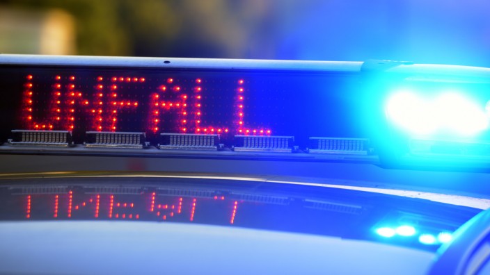 Verkehr: Auf der A 96 in Schwaben kam es am Samstag zu mehreren Unfällen. Bei einem wurde ein neunjähriges Mädchen schwer verletzt.