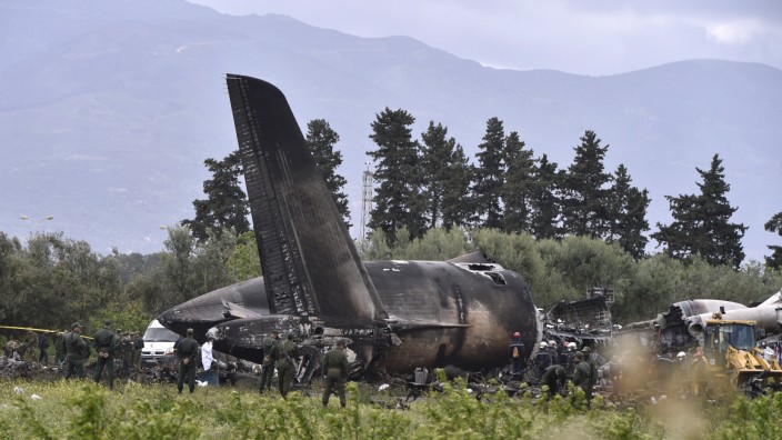 Algerien: Das ausgebrannte Wrack der Iljuschin IL-76