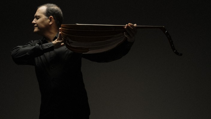 Konzert in München: Anour Brahem überführt wie seine Oud-Kollegen Rabih Abou-Khalil und Dhafer Youssef orientalische Musik erfolgreich in den Okzident.