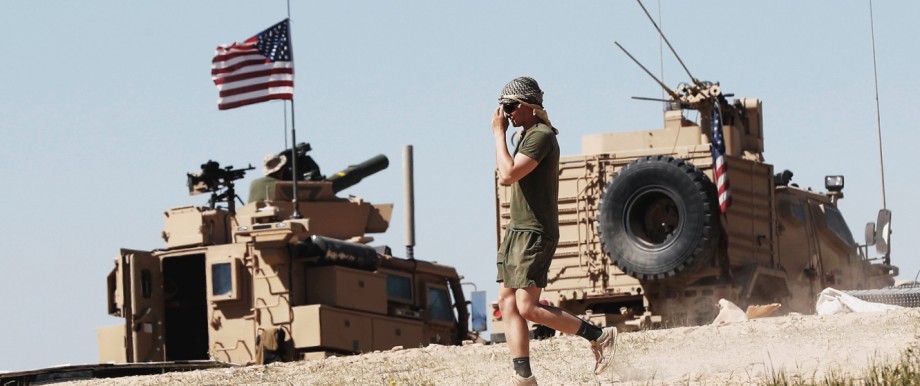 Naher Osten: Ein US-Soldat auf dem Gelände der Militärbasis in Manbidsch, im Norden Syriens.
