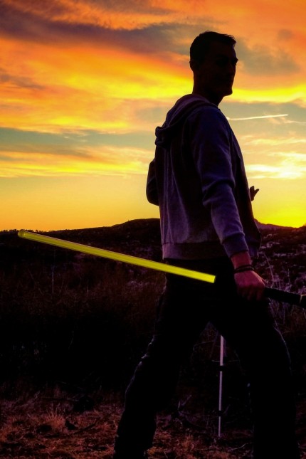 Der Jedi-Trainer ist ausgebucht: Maxwell Darwin übt täglich mit seinem Lichtschwert. Er nennt es „kinetische Meditation“.