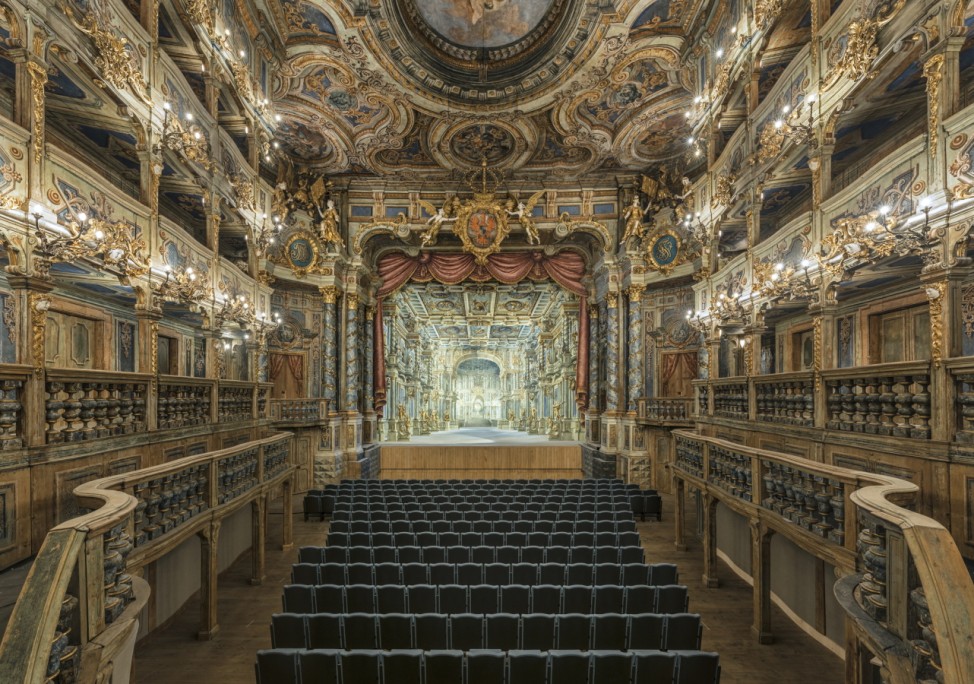 Markgräfliches Opernhaus Bayreuth nach der Restaurierung, Blick zur Bühne mit neu rekonstruiertem Bühnenbild