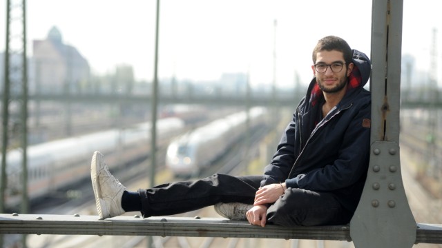 Neustart: DJ statt Ingenieur: Kiawash Sallehsari, 22, brach frühzeitig sein Studium ab.