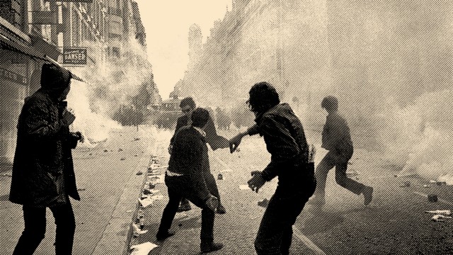 1968: Pariser Mai-Unruhen als Inspiration: Studenten in der Rue Saint-Jacques im Quartier Latin.