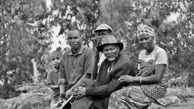 Fotoausstellung: Uli Piller hat ausschließlich Schwarz-Weiß-Bilder aus Ruanda zu der Ausstellung beigesteuert.