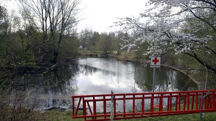 Sanierungsmaßnahme: Die Seen im Unterhachinger Sportpark wurden Anfang der Neunzigerjahre künstlich angelegt. Inzwischen ist die Folie am Grund undicht.