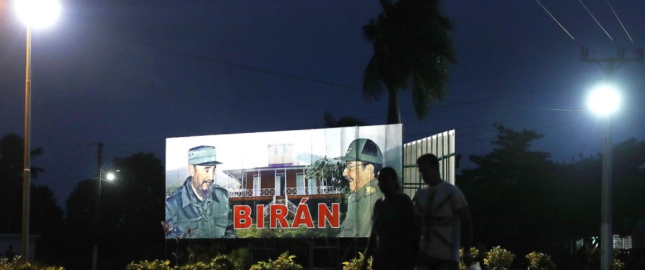 Kubas ehemaliger Präsident Fidel Castro auf einem Plakat mit seinem Bruder Raul - 2018 soll erstmals seit fast 60 Jahren kein Castro an der Spitze Kubas stehen.