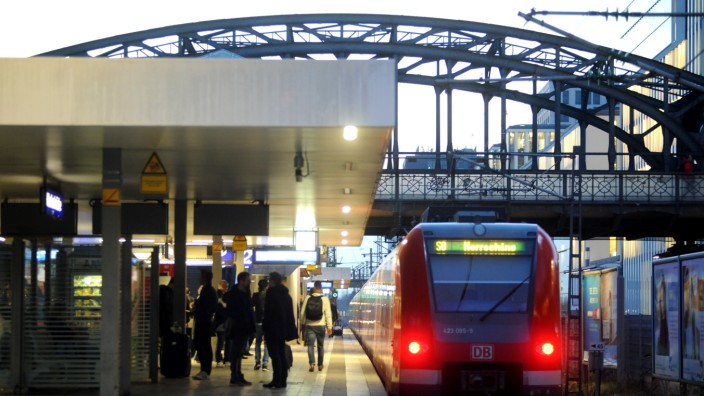 S-Bahn an der Hackerbrücke in München, 2017