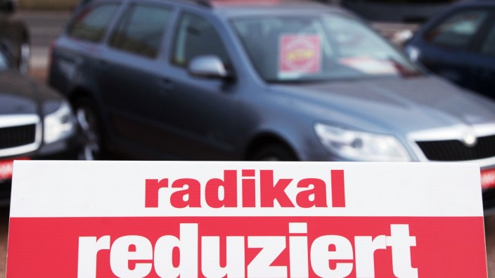 Gebrauchtwagen bei einem Händler in Sachsen - Diesel-Fahrzeuge verkaufen sich seit dem Abgasskandal immer schlechter.