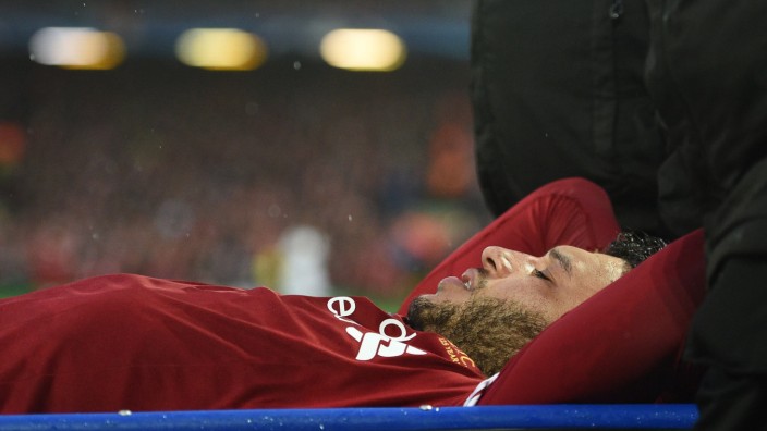 Liverpool in der Champions League: Schwer verletzt vom Platz: Alex Oxlade-Chamberlain.