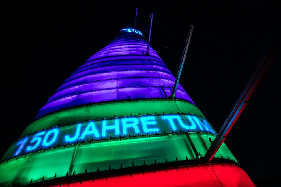 anlässlich 150 TU ist auch der Oskar von Miller Turm in Garching zu einem Lichtspektakel geworden.