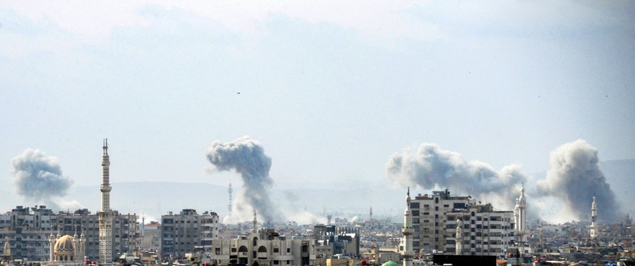 Luftangriff syrischer Kampfflugzeuge im Süden von Damaskus