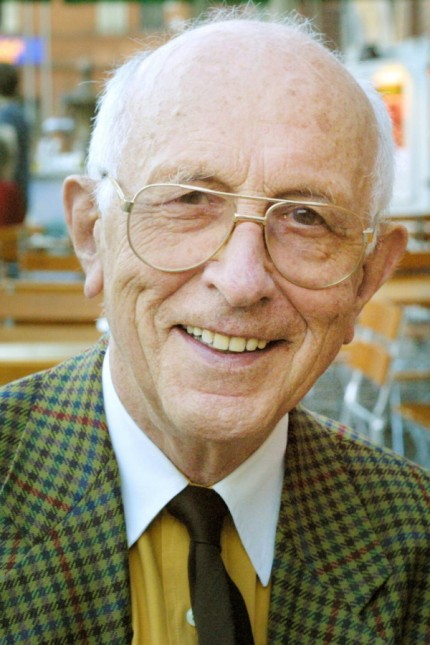 Viertel-Stunde: Carl Amery (1922-2005) , Schriftsteller, Naturschützer und Zeitkritiker, im Jahr 2002, in dem auch sein Buch "Global Exit" erschien.